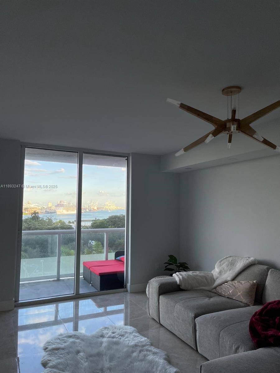 50 Biscayne Blvd #702, Miami FL 33132