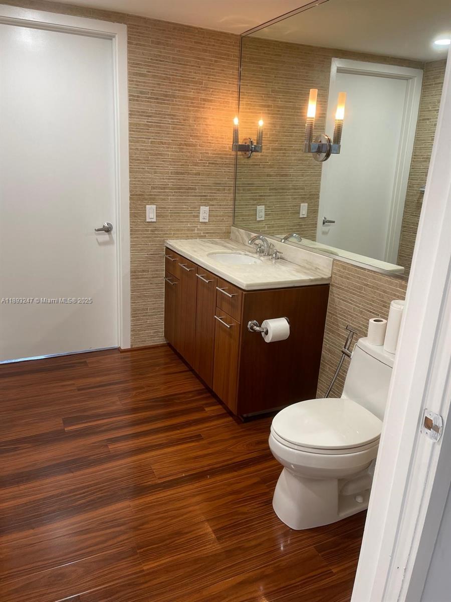 50 Biscayne Blvd #702, Miami FL 33132