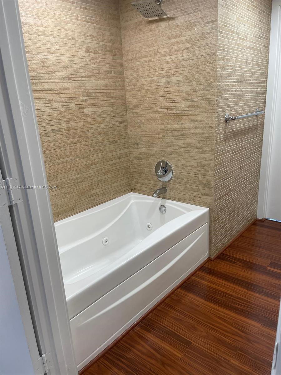 50 Biscayne Blvd #702, Miami FL 33132