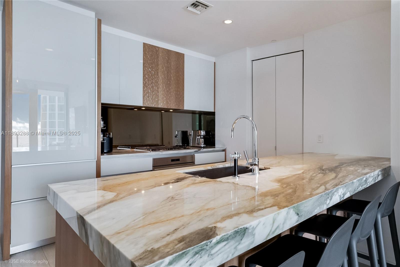 2831 S Bayshore Dr #2102, Miami FL 33133