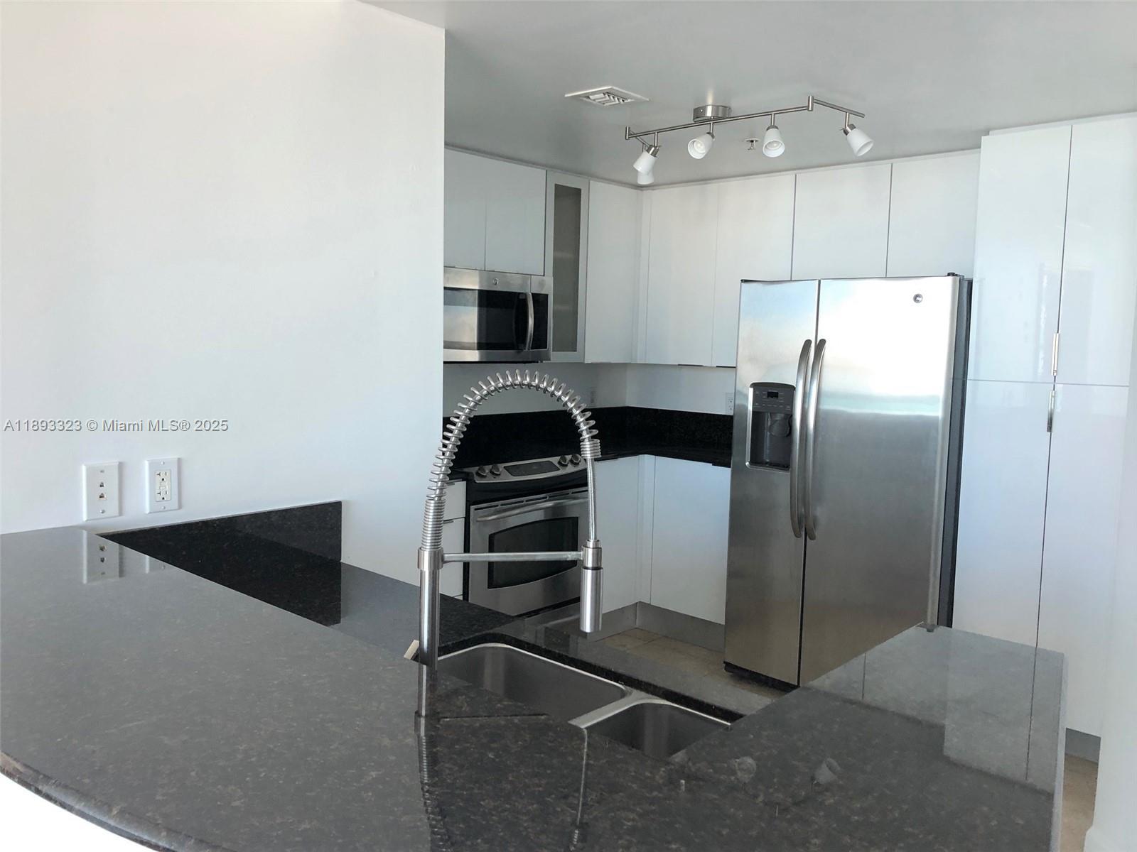 7900 Harbor Island Dr #1103, North Bay Village FL 33141