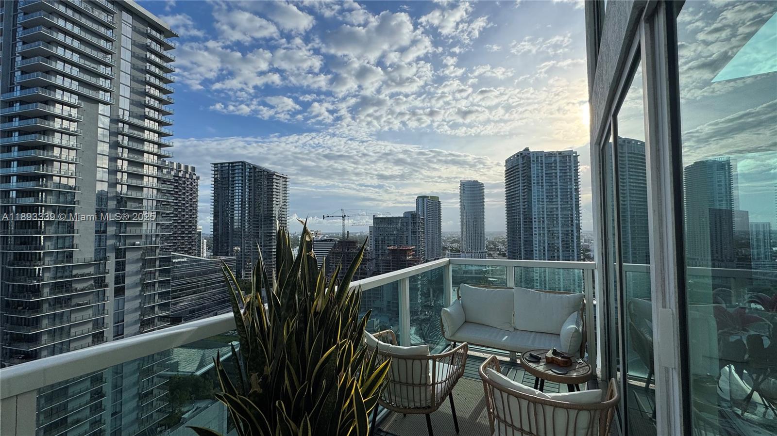 41 SE 5th St #1716, Miami FL 33131