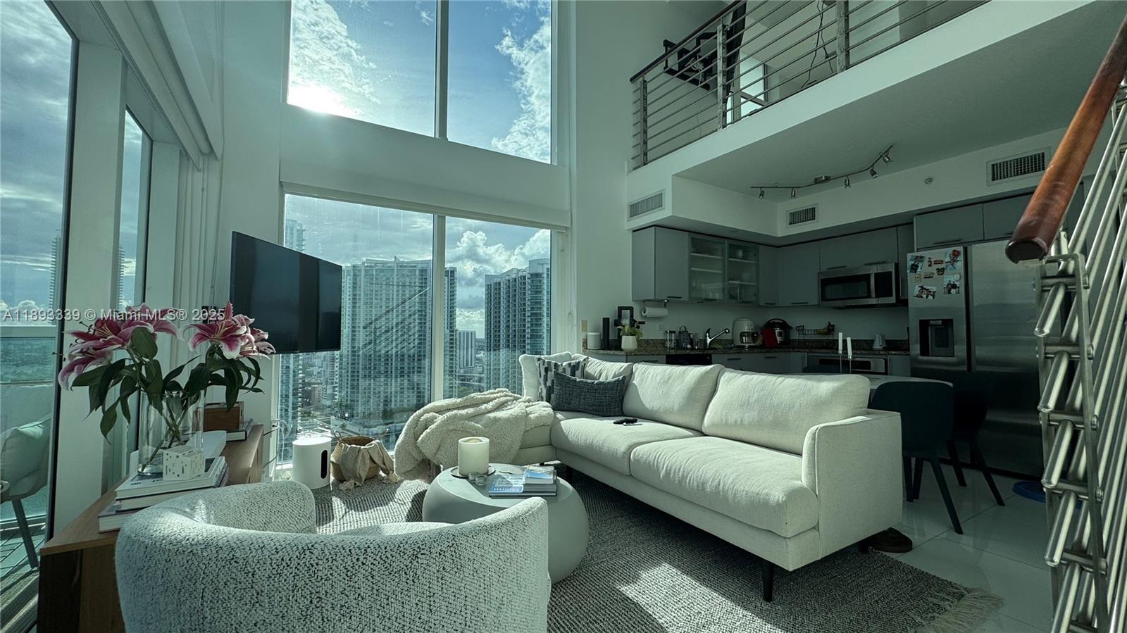 41 SE 5th St #1716, Miami FL 33131