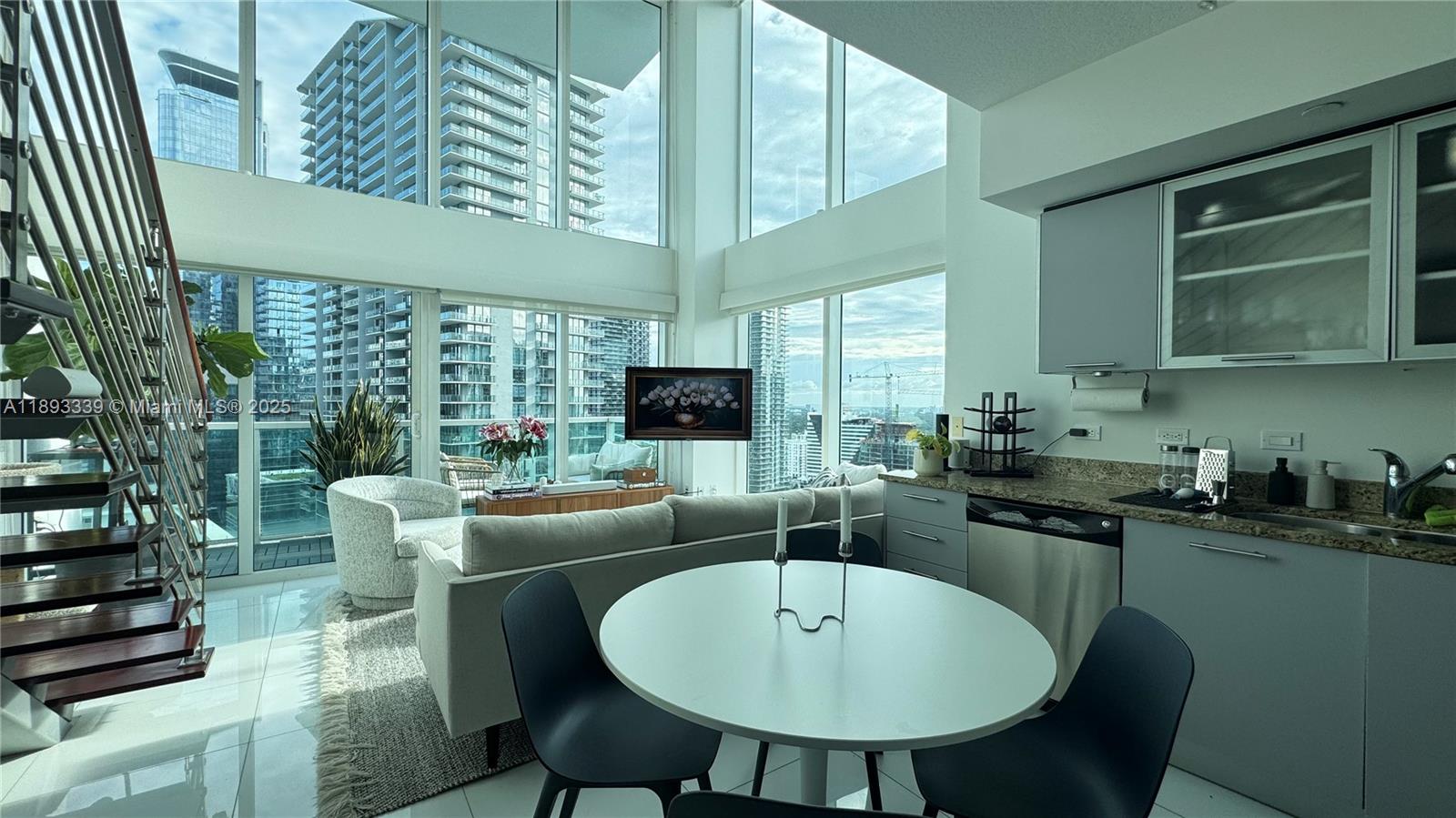 41 SE 5th St #1716, Miami FL 33131