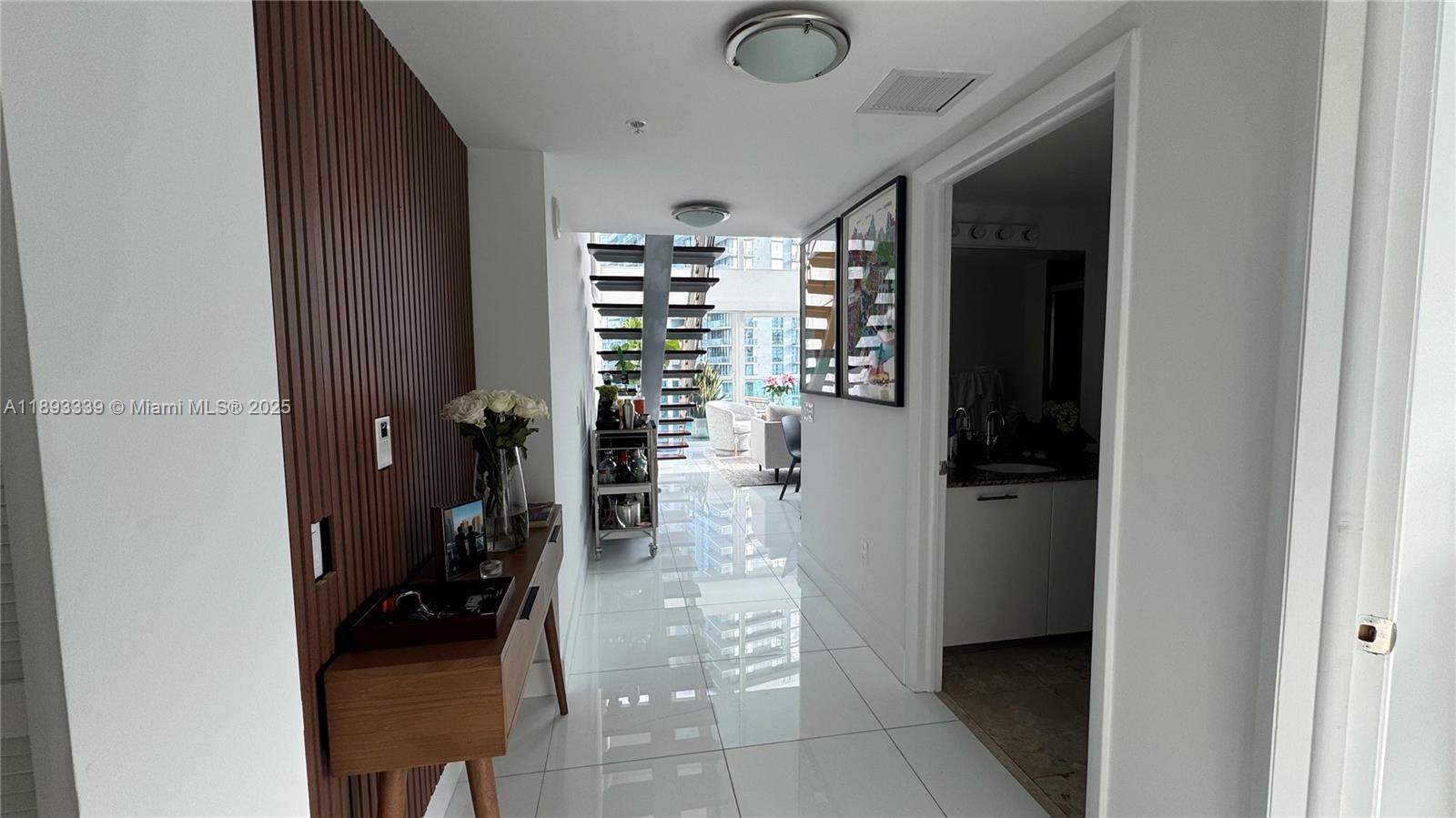 41 SE 5th St #1716, Miami FL 33131