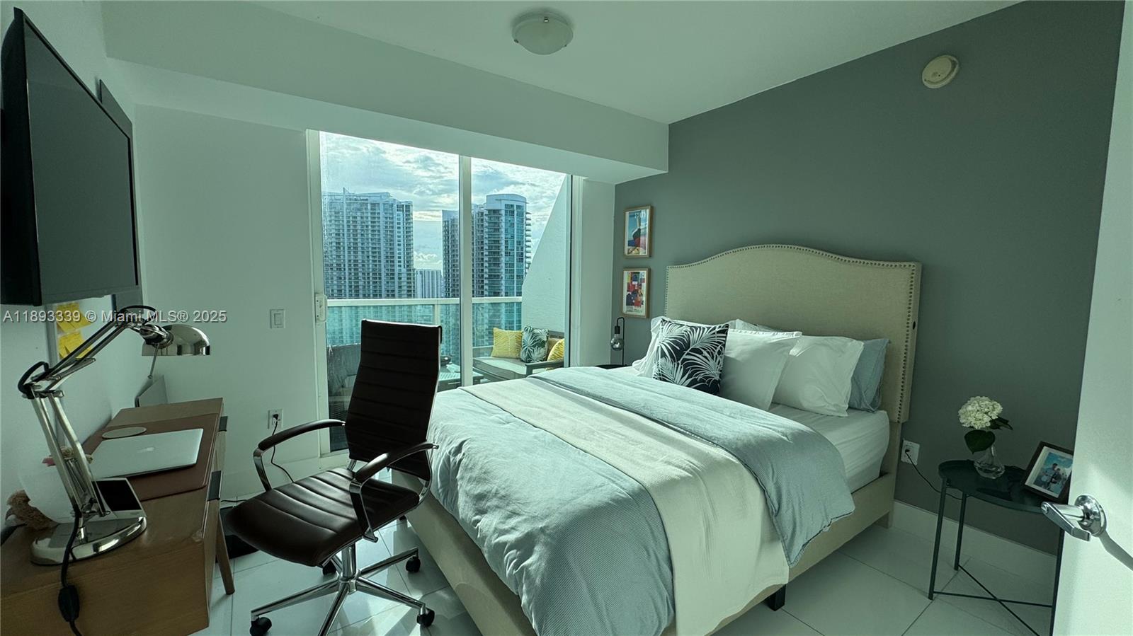 41 SE 5th St #1716, Miami FL 33131