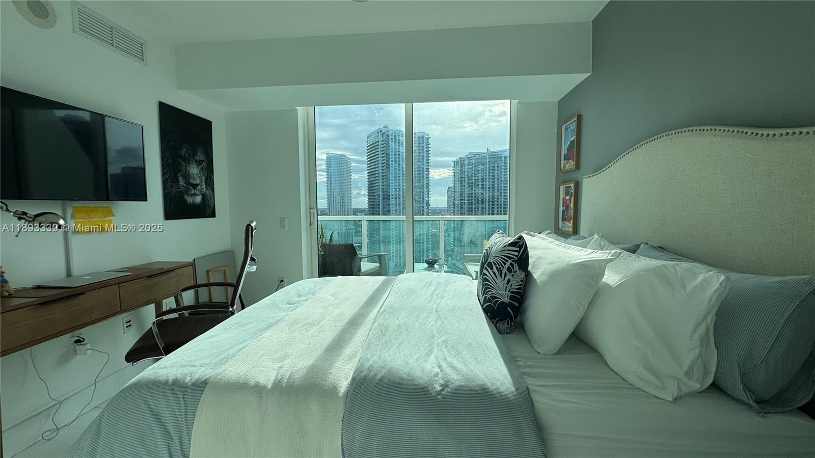 41 SE 5th St #1716, Miami FL 33131