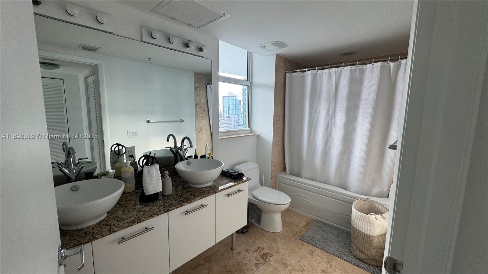 41 SE 5th St #1716, Miami FL 33131