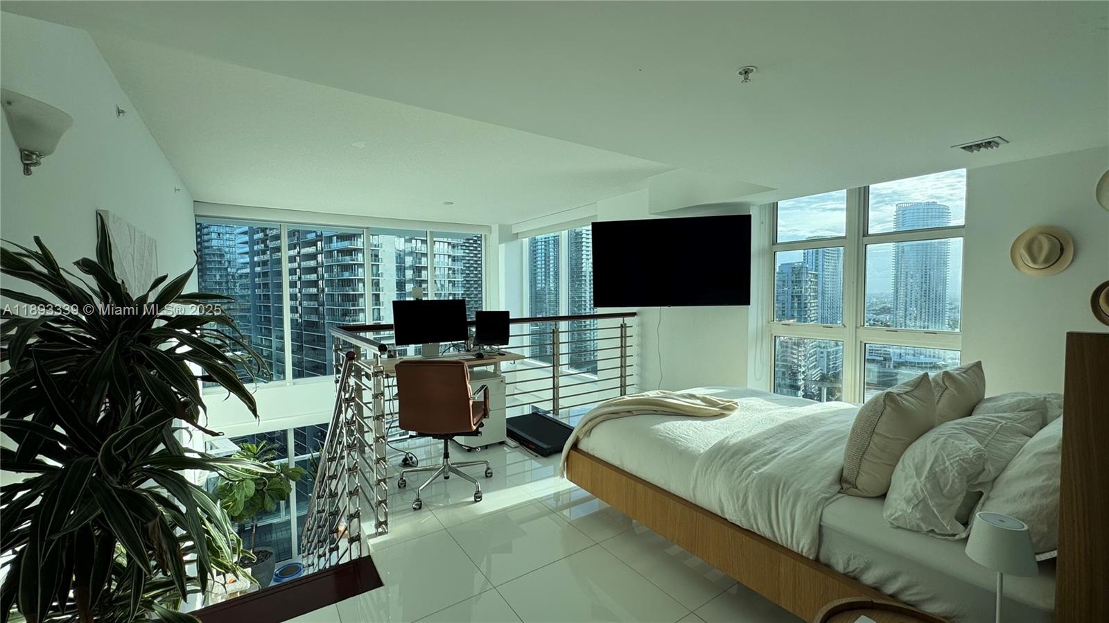 41 SE 5th St #1716, Miami FL 33131