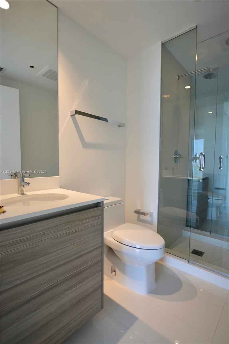 121 NE 34th St #1905, Miami FL 33137