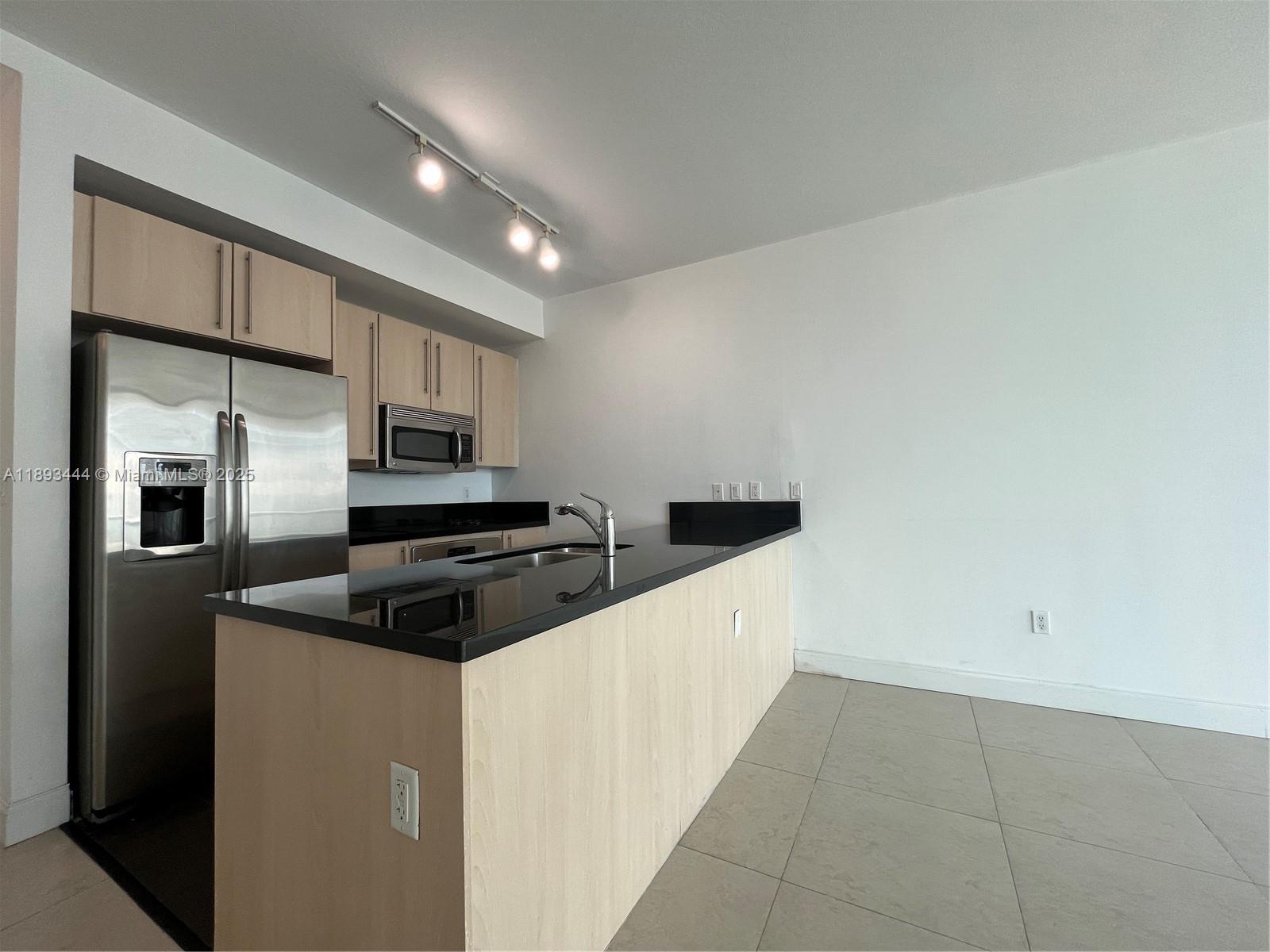 79 SW 12th St #2808-S, Miami FL 33130