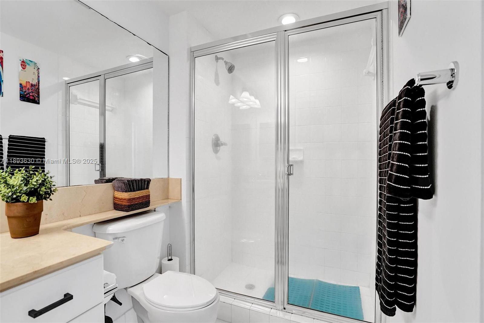 1155 Brickell Bay Dr #2404, Miami FL 33131