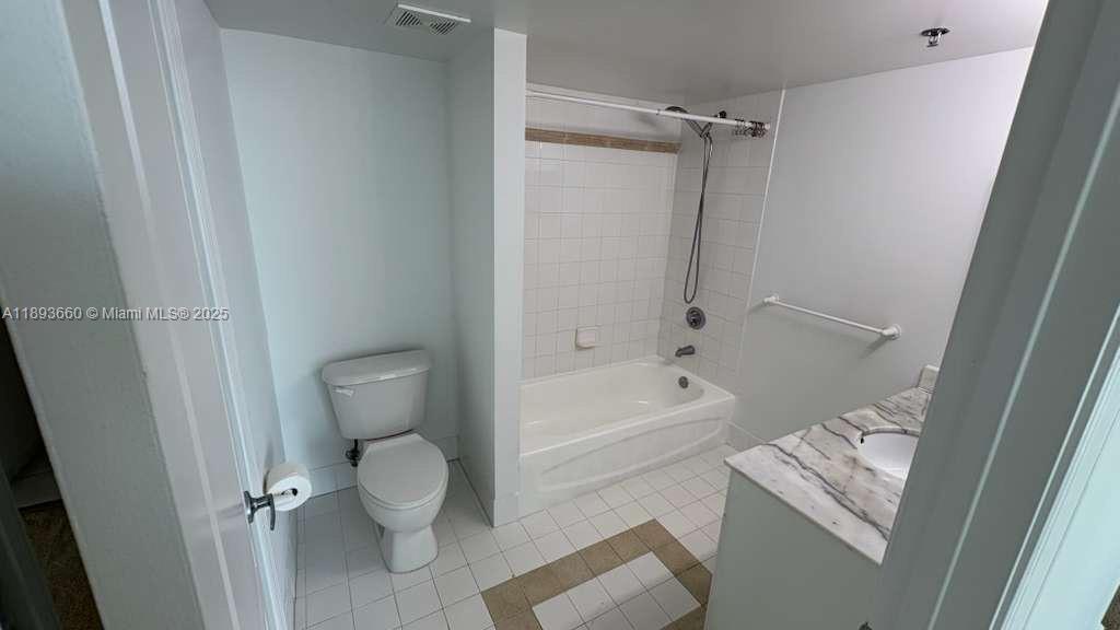 1200 Brickell Bay Dr #3505, Miami FL 33131