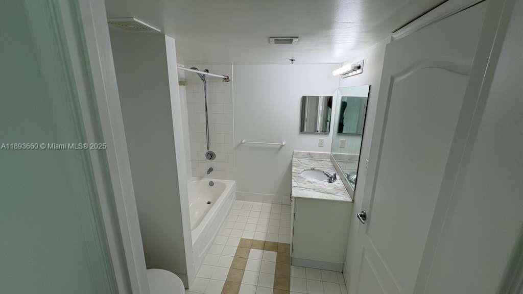 1200 Brickell Bay Dr #3505, Miami FL 33131