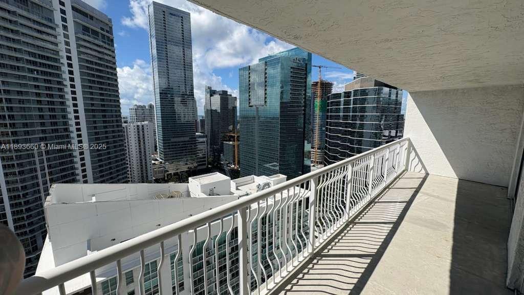 1200 Brickell Bay Dr #3505, Miami FL 33131