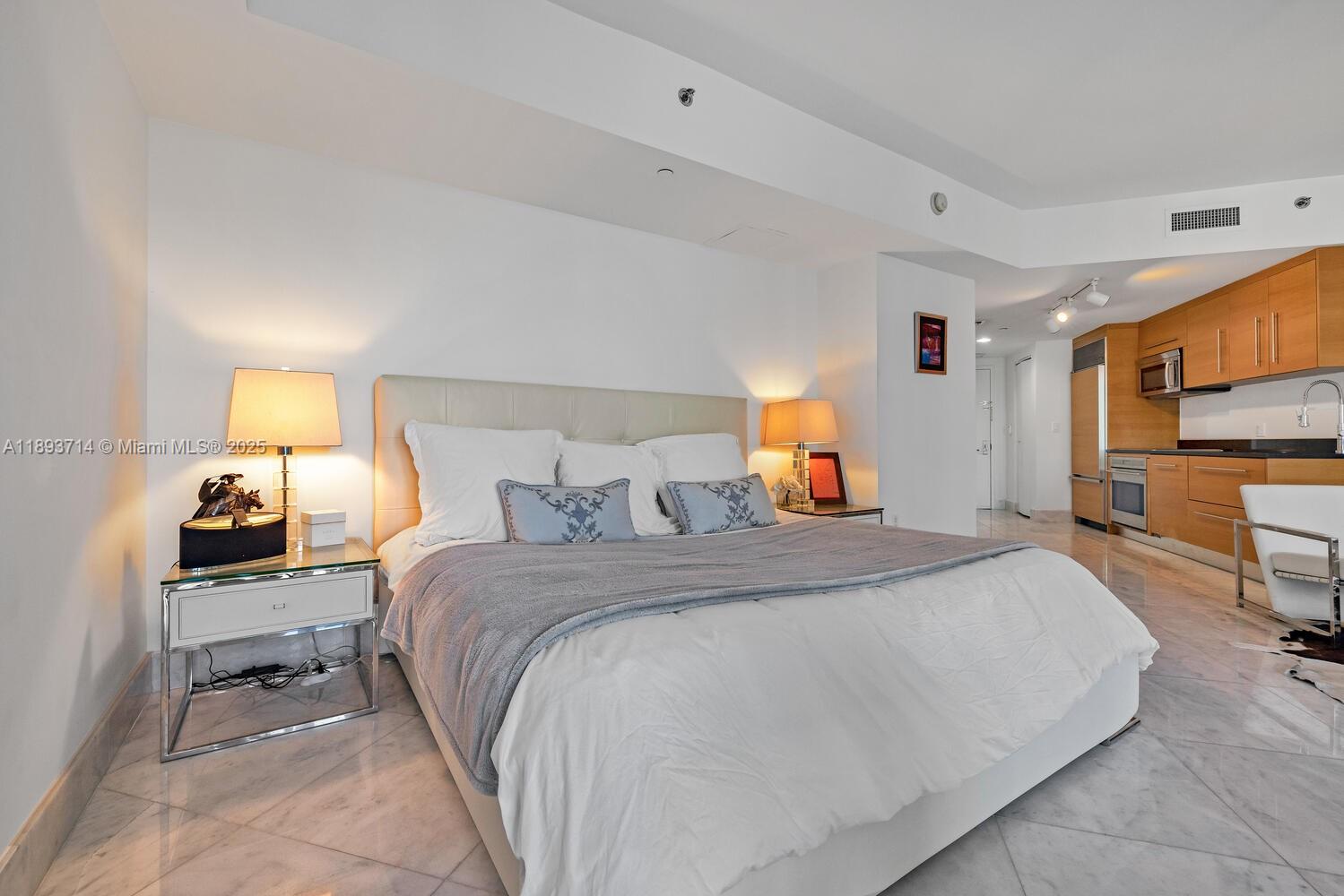 475 Brickell Ave #3708, Miami FL 33131