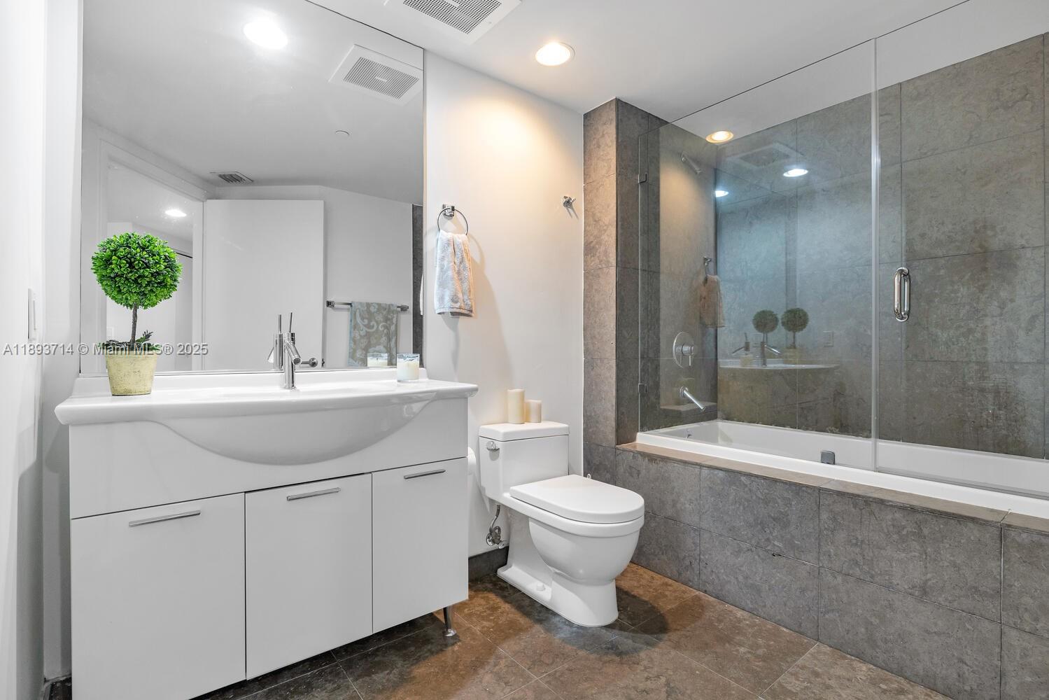 475 Brickell Ave #3708, Miami FL 33131