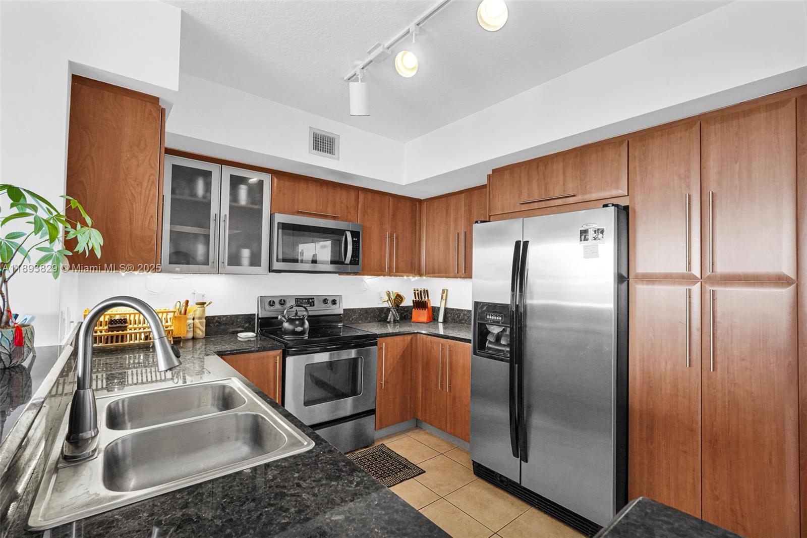 3232 SW 22nd Ter #1703, Miami FL 33145