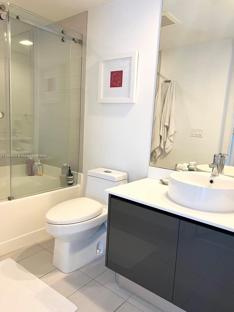 31 SE 6th St #1003, Miami FL 33131