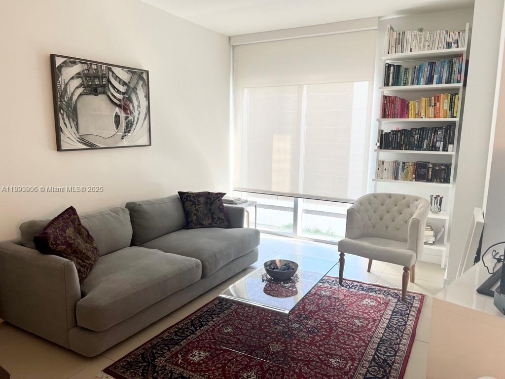 31 SE 6th St #1003, Miami FL 33131