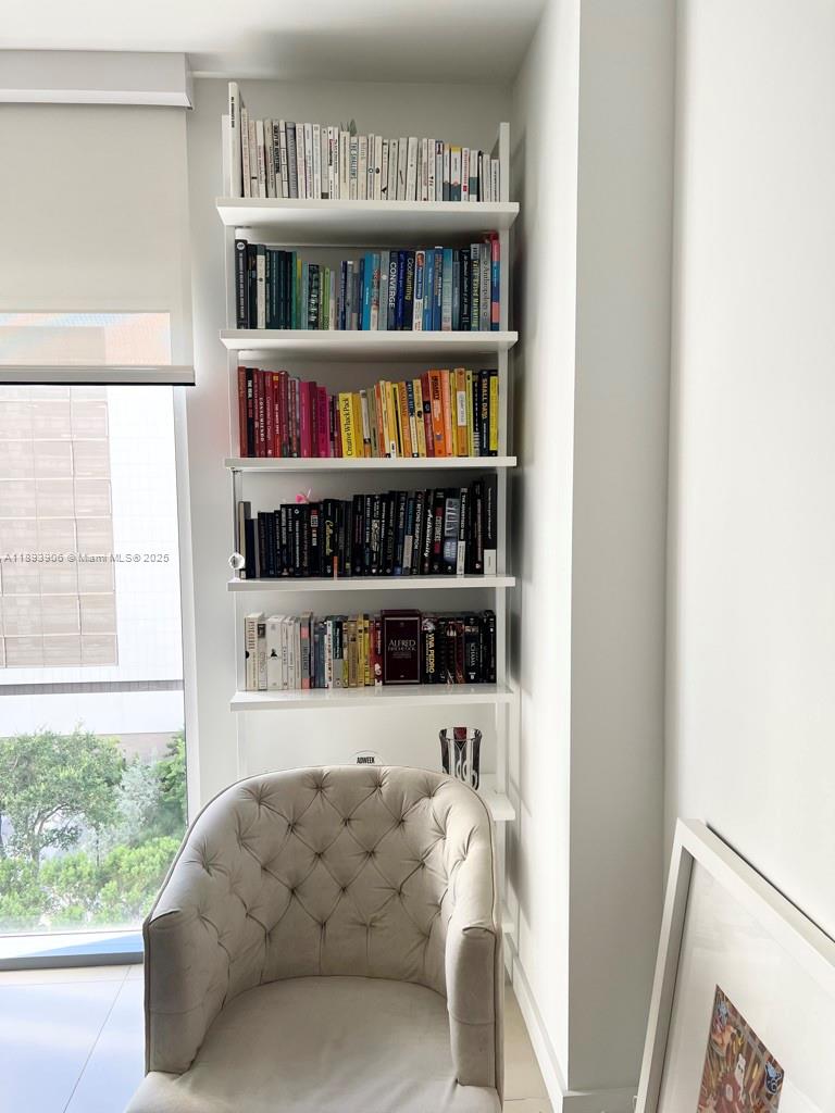31 SE 6th St #1003, Miami FL 33131