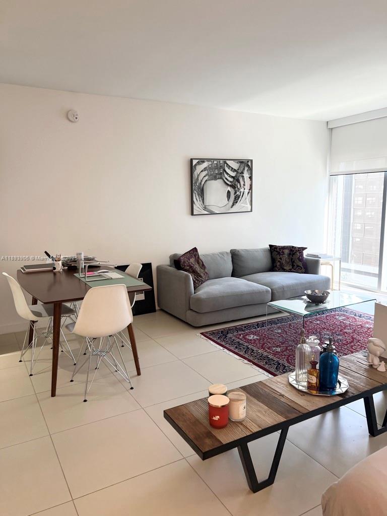 31 SE 6th St #1003, Miami FL 33131