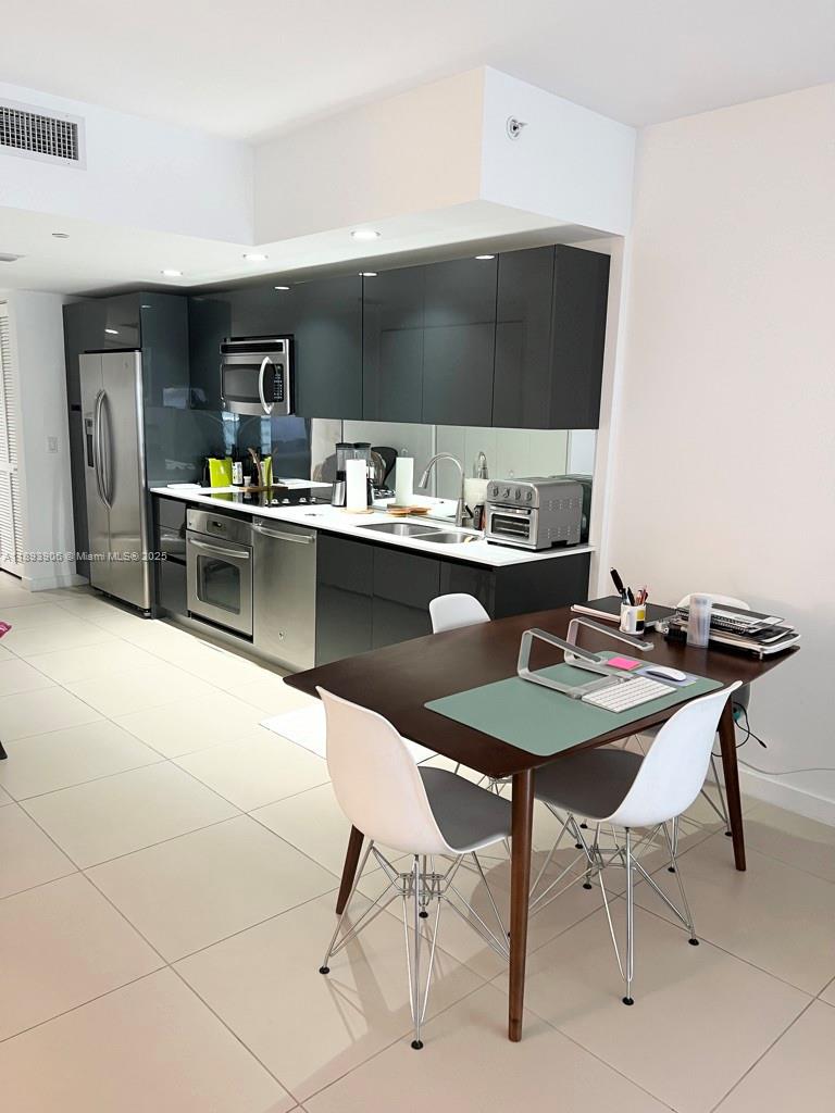 31 SE 6th St #1003, Miami FL 33131
