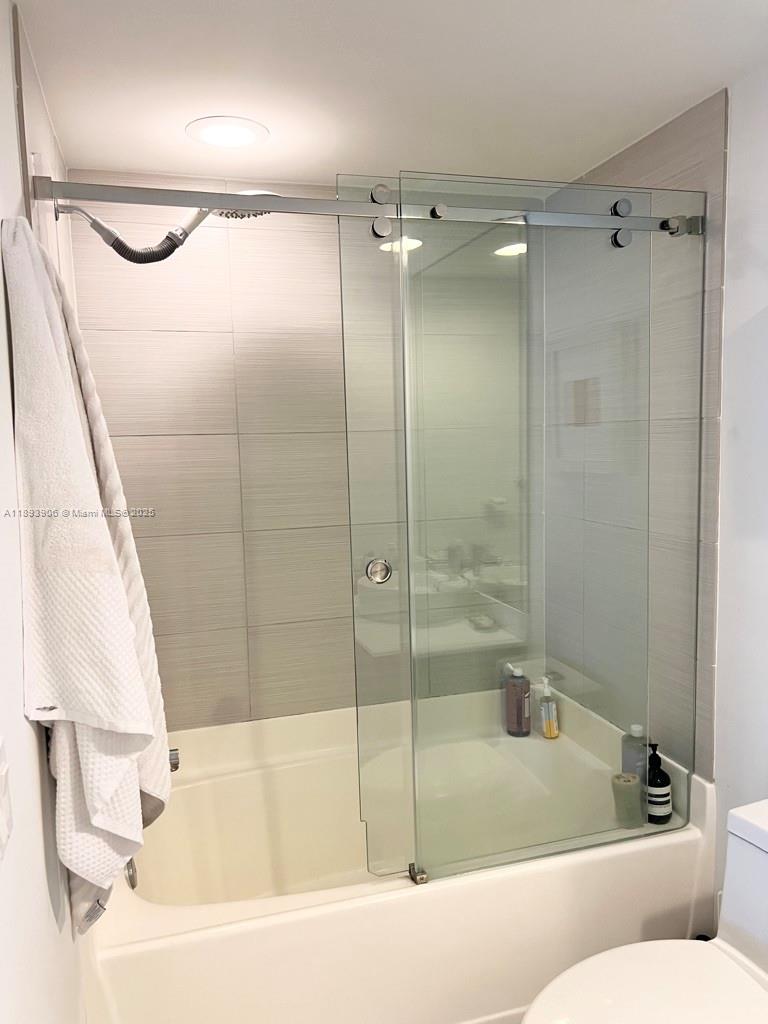 31 SE 6th St #1003, Miami FL 33131
