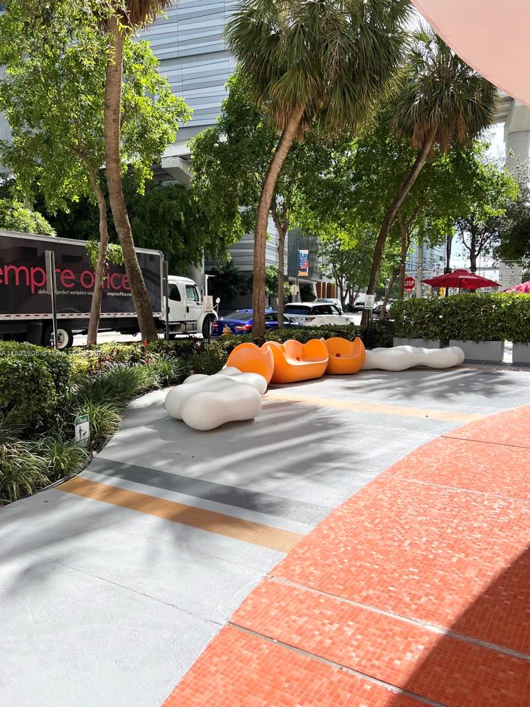 31 SE 6th St #1003, Miami FL 33131