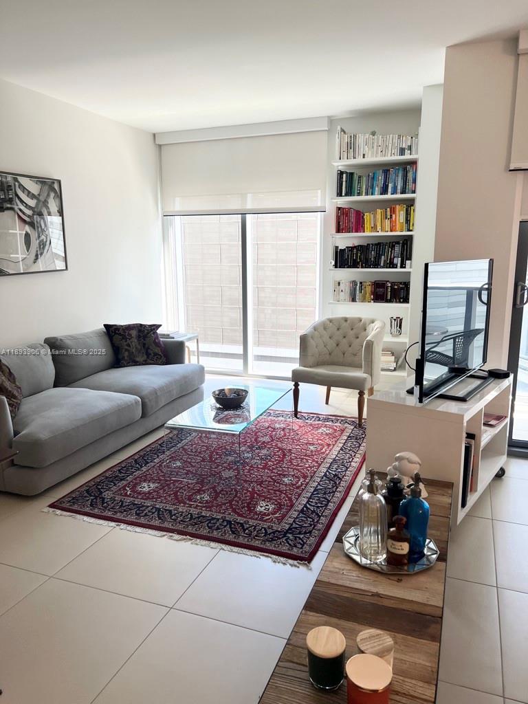 31 SE 6th St #1003, Miami FL 33131