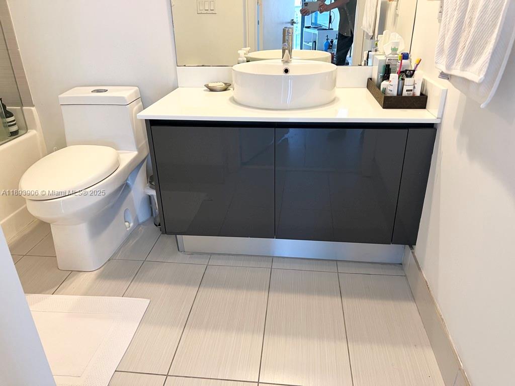 31 SE 6th St #1003, Miami FL 33131