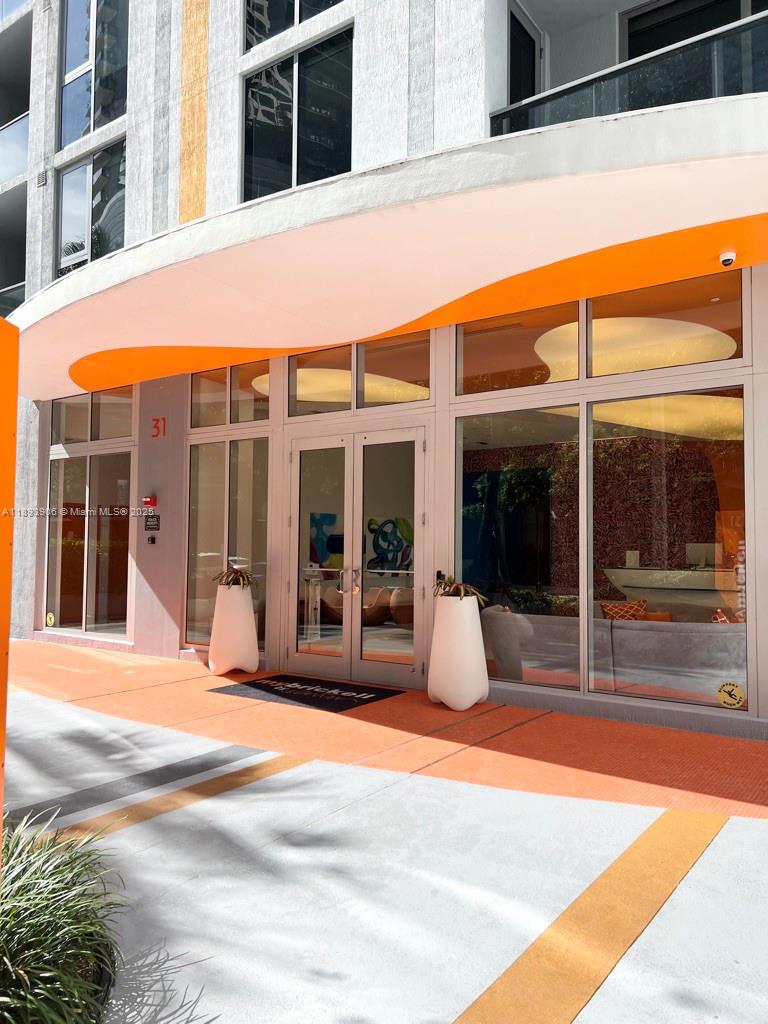 31 SE 6th St #1003, Miami FL 33131
