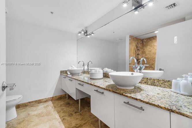 41 SE 5th St #308, Miami FL 33131