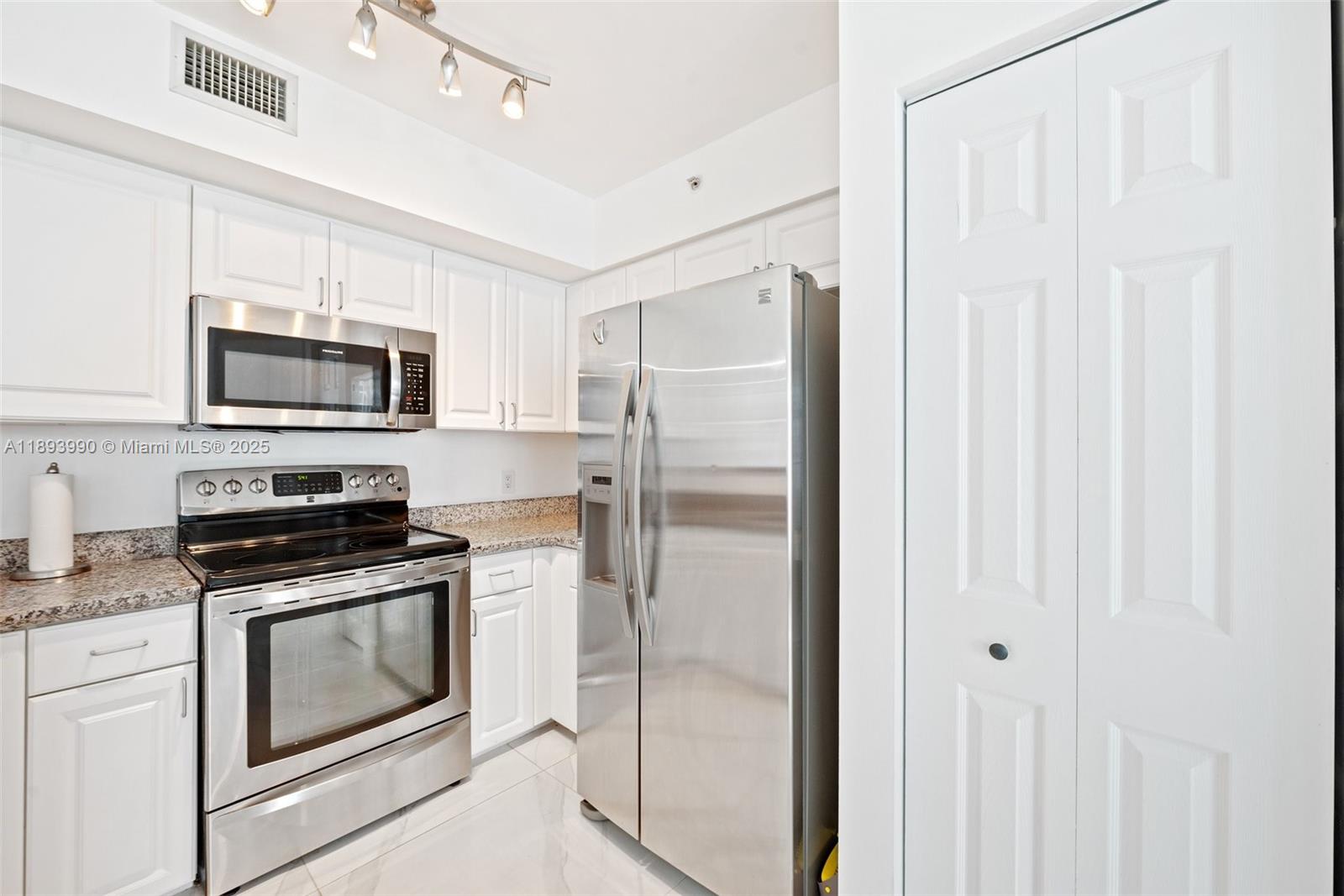 1155 Brickell Bay Dr #903, Miami FL 33131