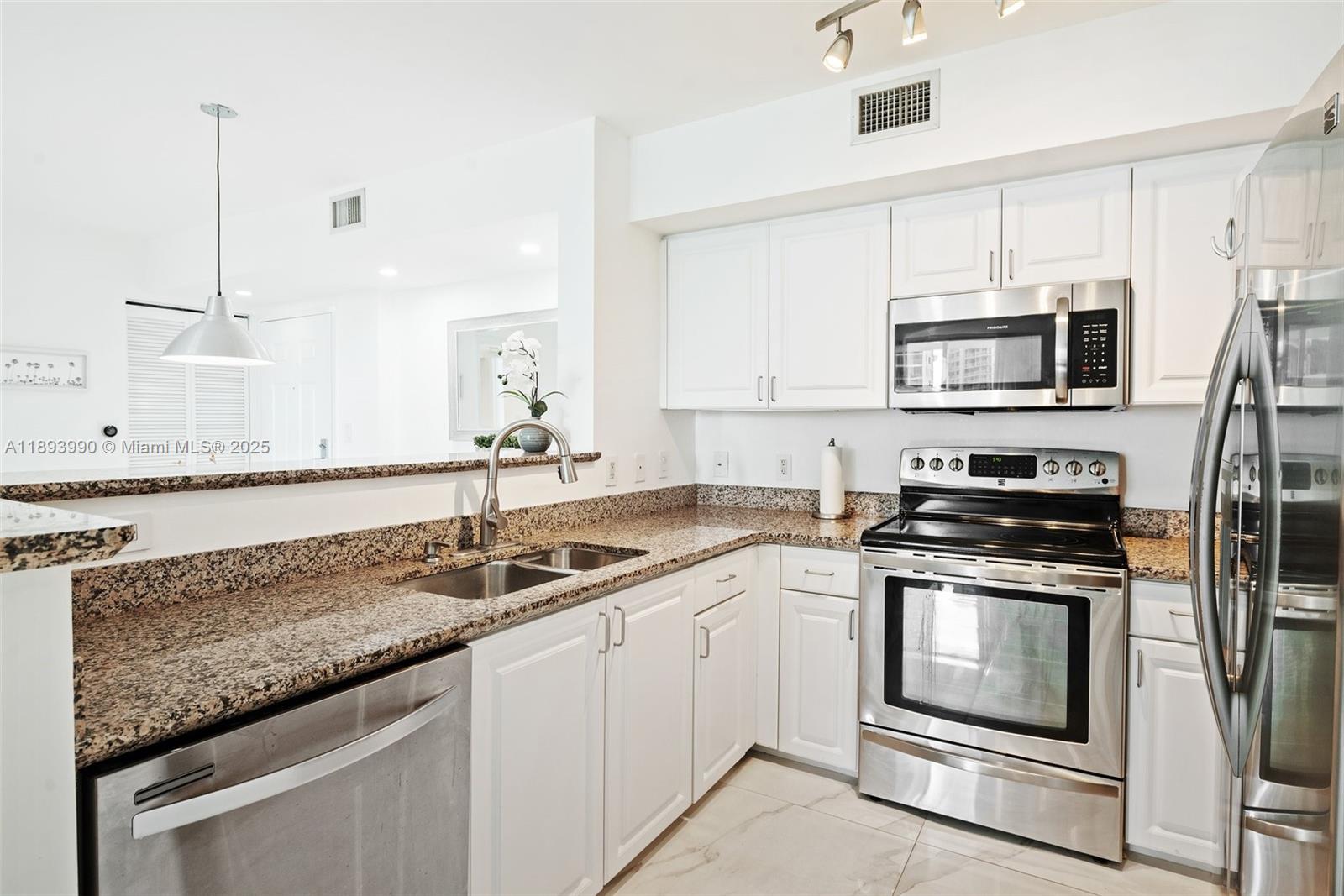 1155 Brickell Bay Dr #903, Miami FL 33131