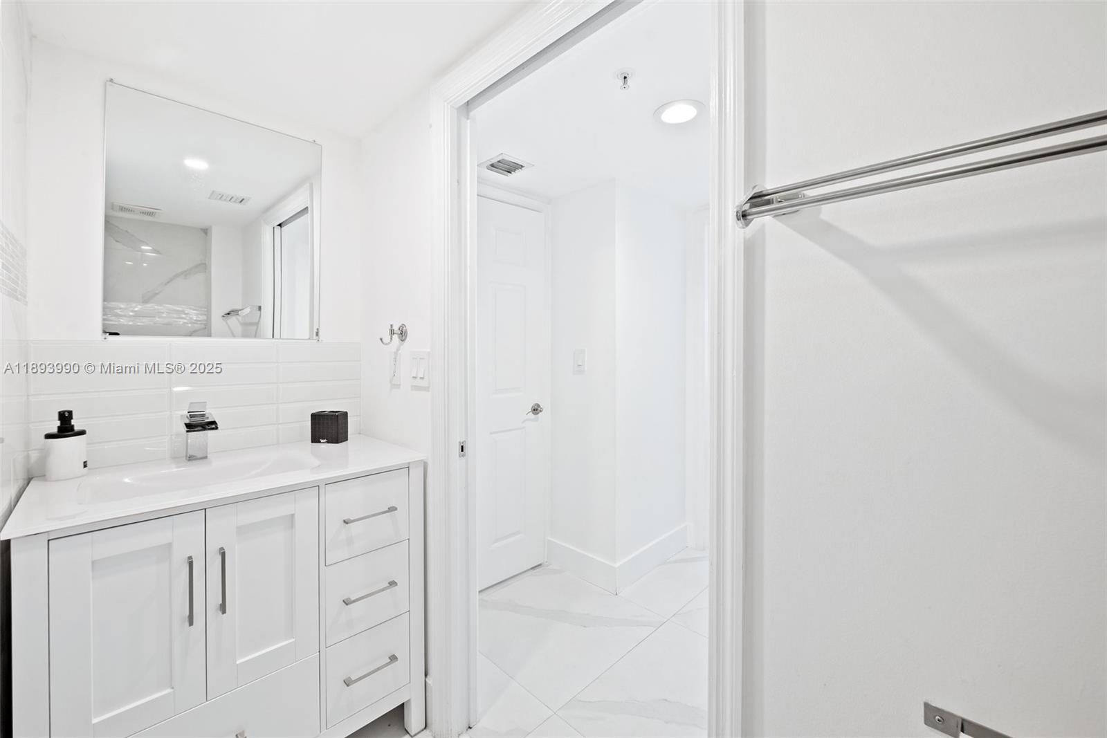 1155 Brickell Bay Dr #903, Miami FL 33131