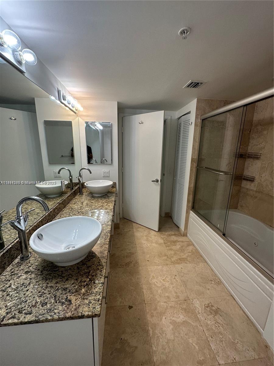 41 SE 5th St #1612, Miami FL 33131