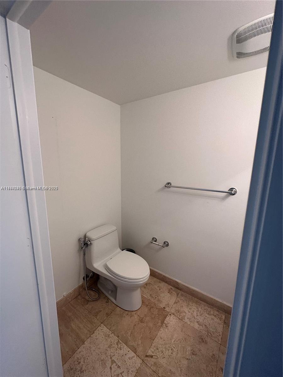 41 SE 5th St #1612, Miami FL 33131