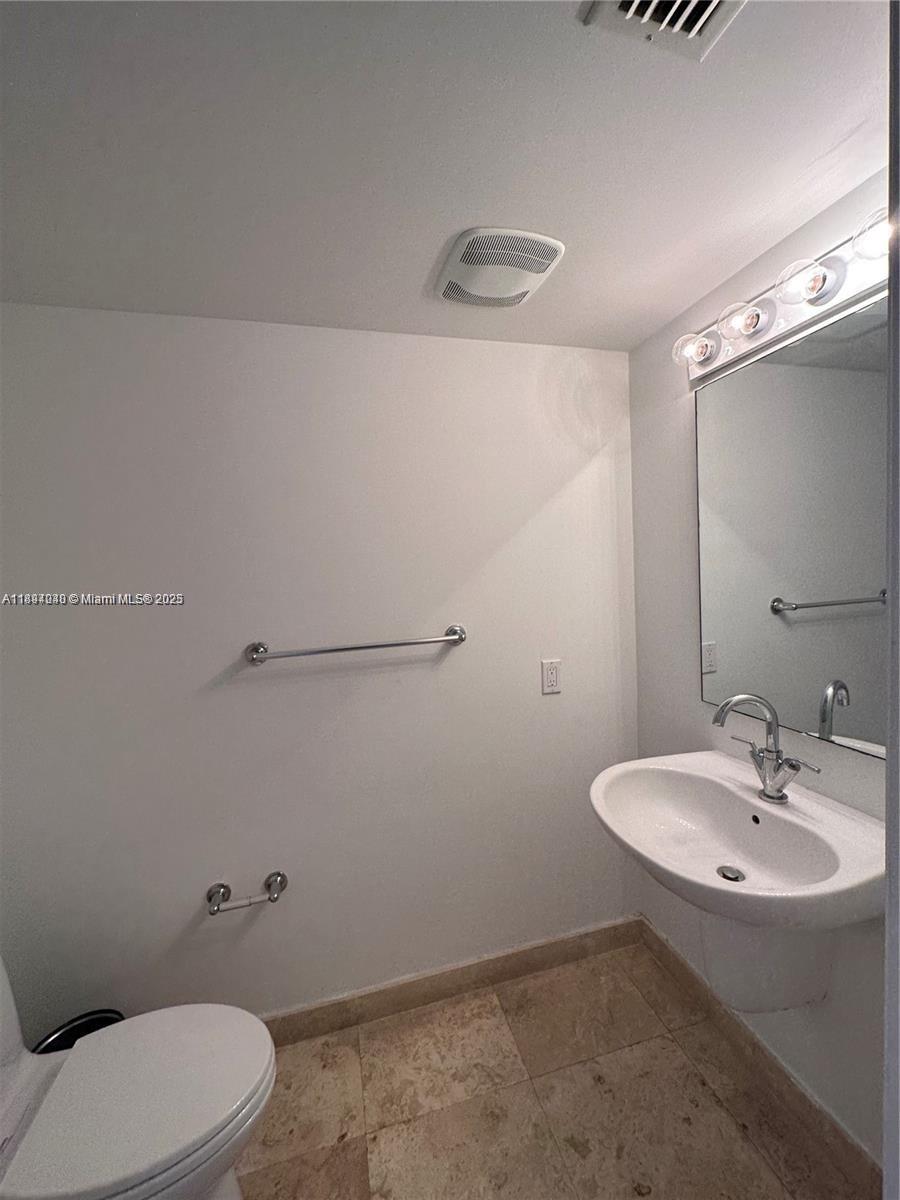 41 SE 5th St #1612, Miami FL 33131