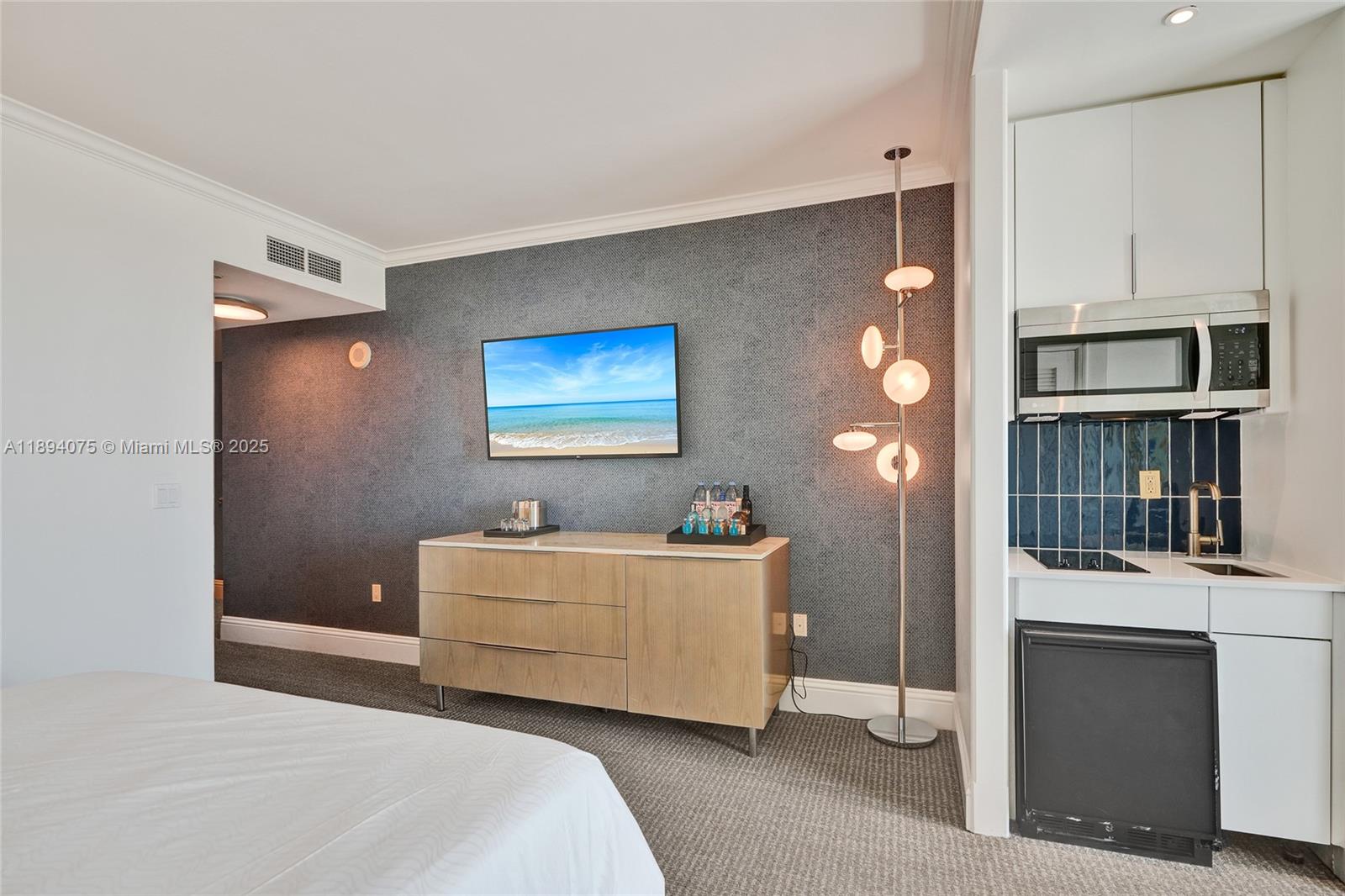 4401 Collins Ave #1408, Miami Beach FL 33140