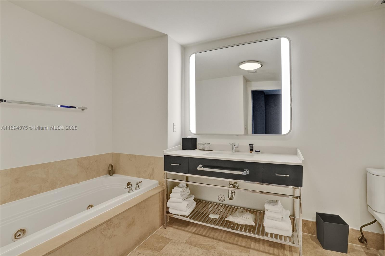 4401 Collins Ave #1408, Miami Beach FL 33140