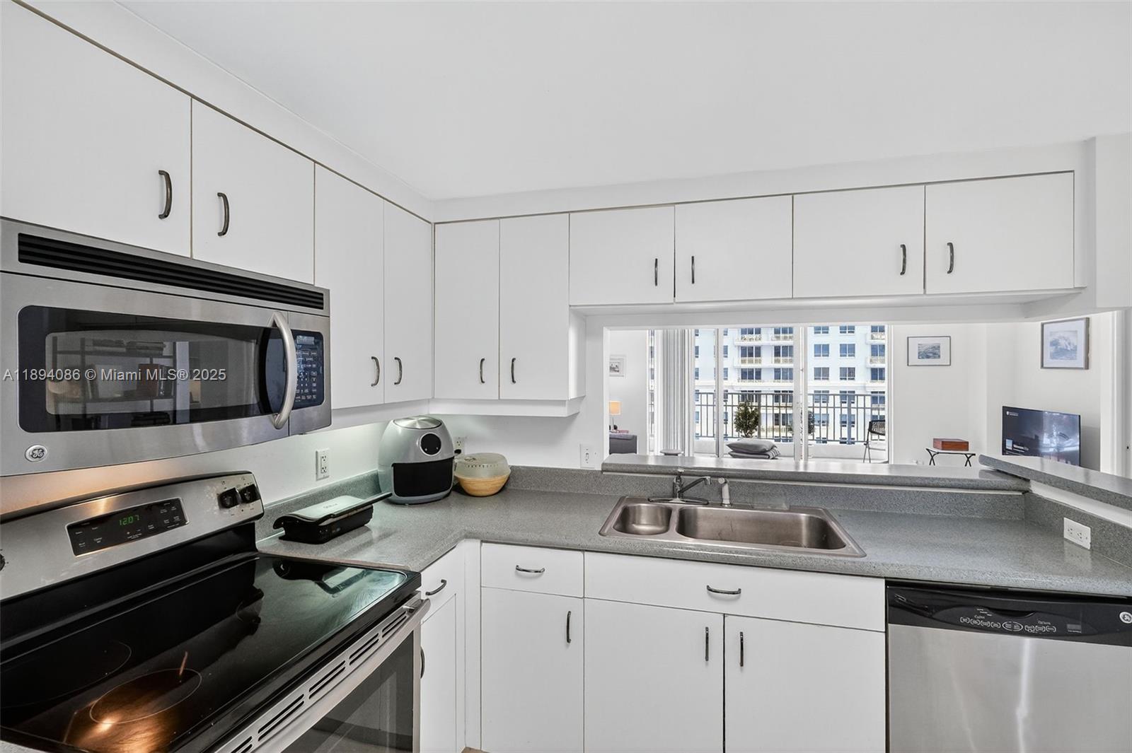 701 Brickell Key Blvd #1108, Miami FL 33131