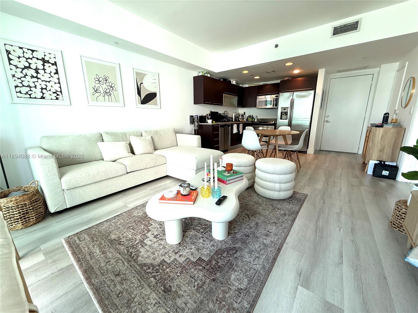 950 Brickell Bay Dr #1408, Miami FL 33131