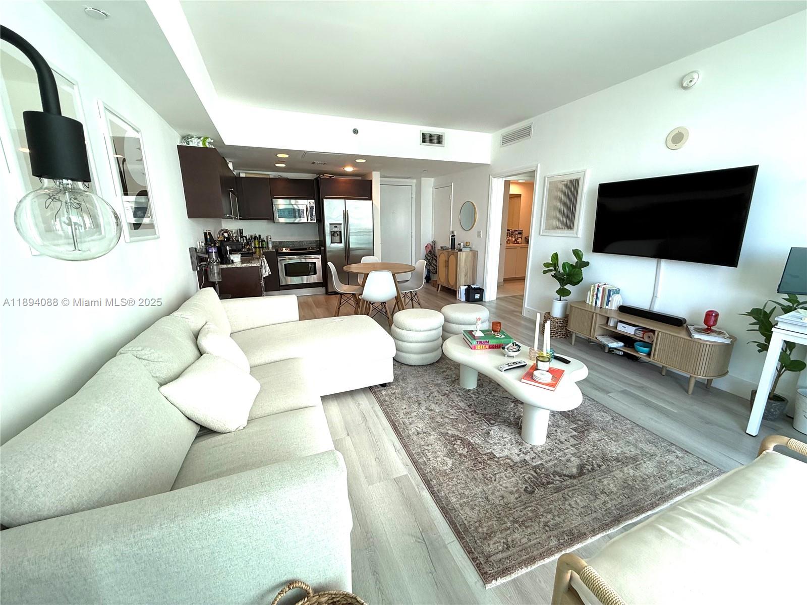 950 Brickell Bay Dr #1408, Miami FL 33131