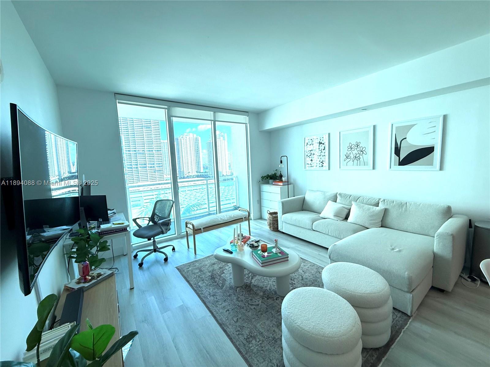 950 Brickell Bay Dr #1408, Miami FL 33131
