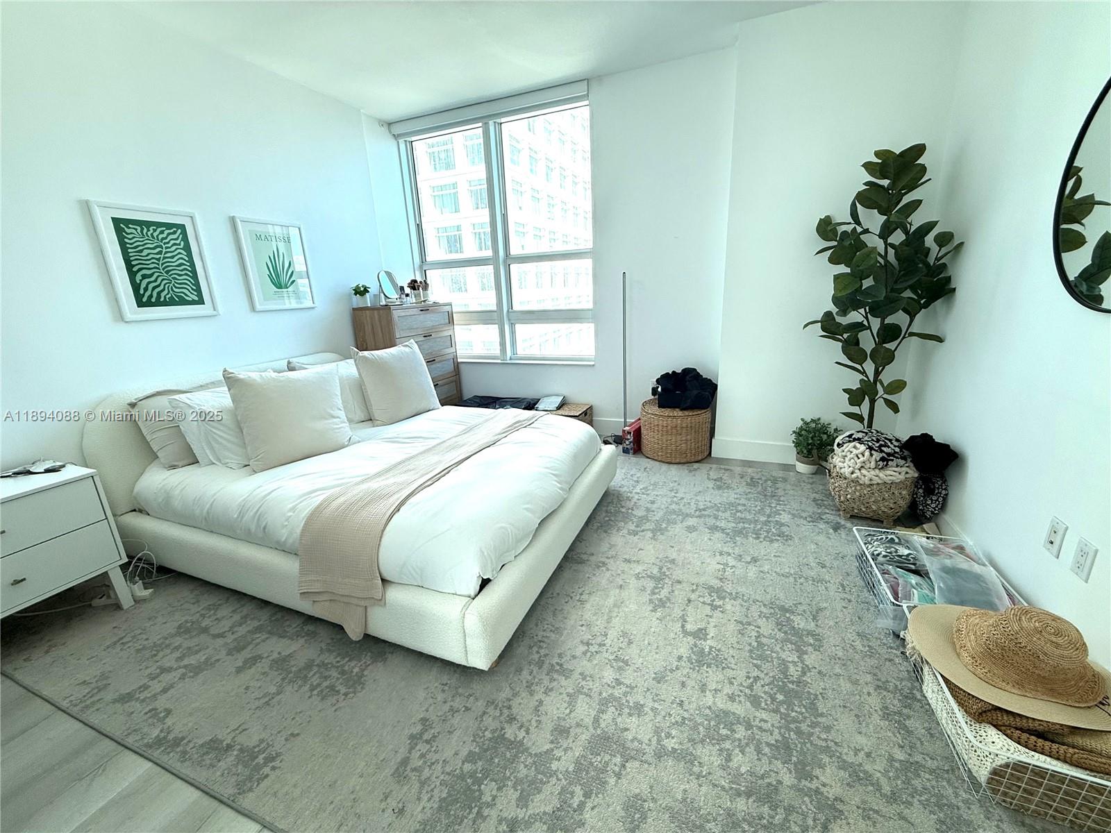 950 Brickell Bay Dr #1408, Miami FL 33131