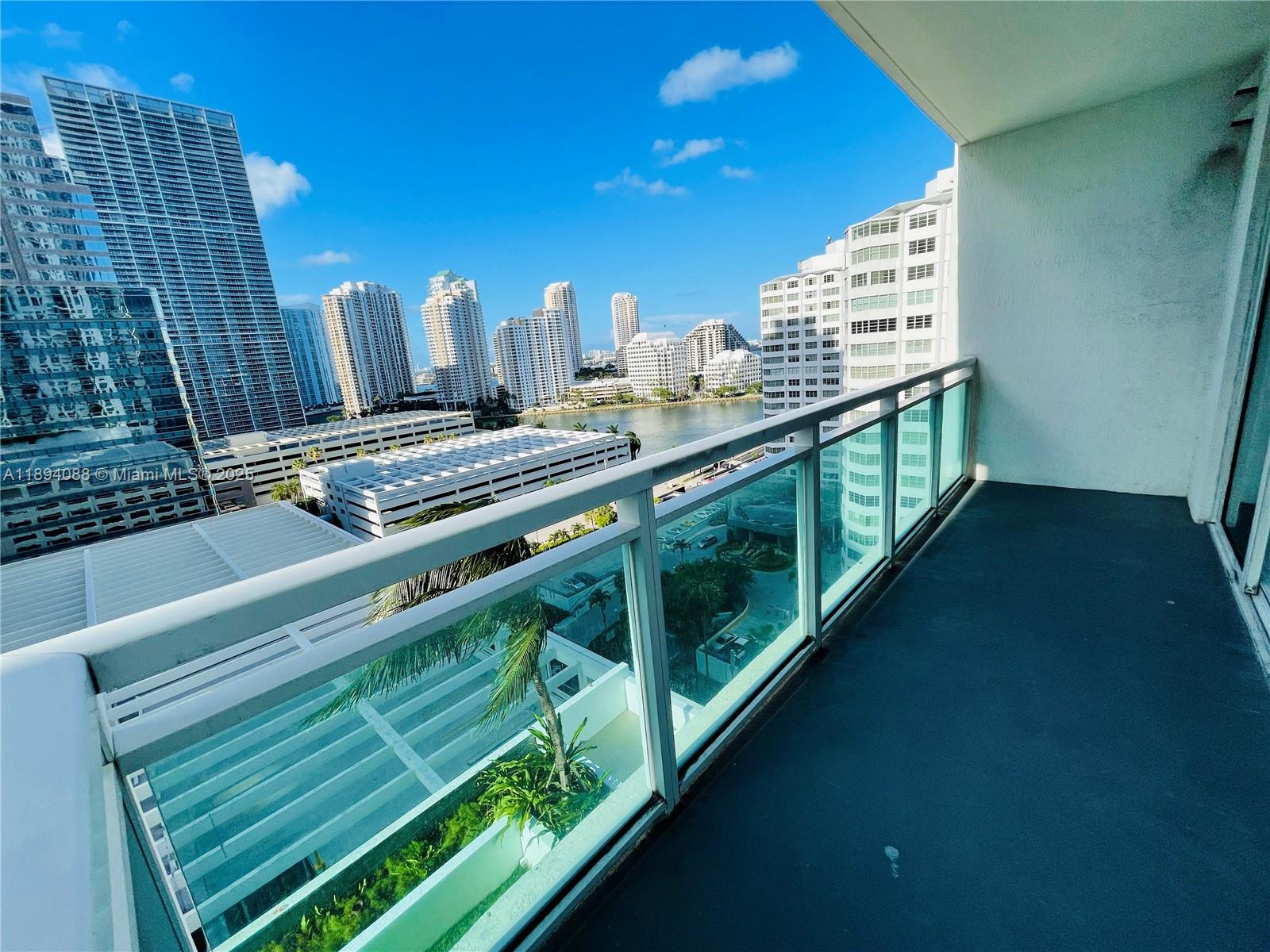 950 Brickell Bay Dr #1408, Miami FL 33131