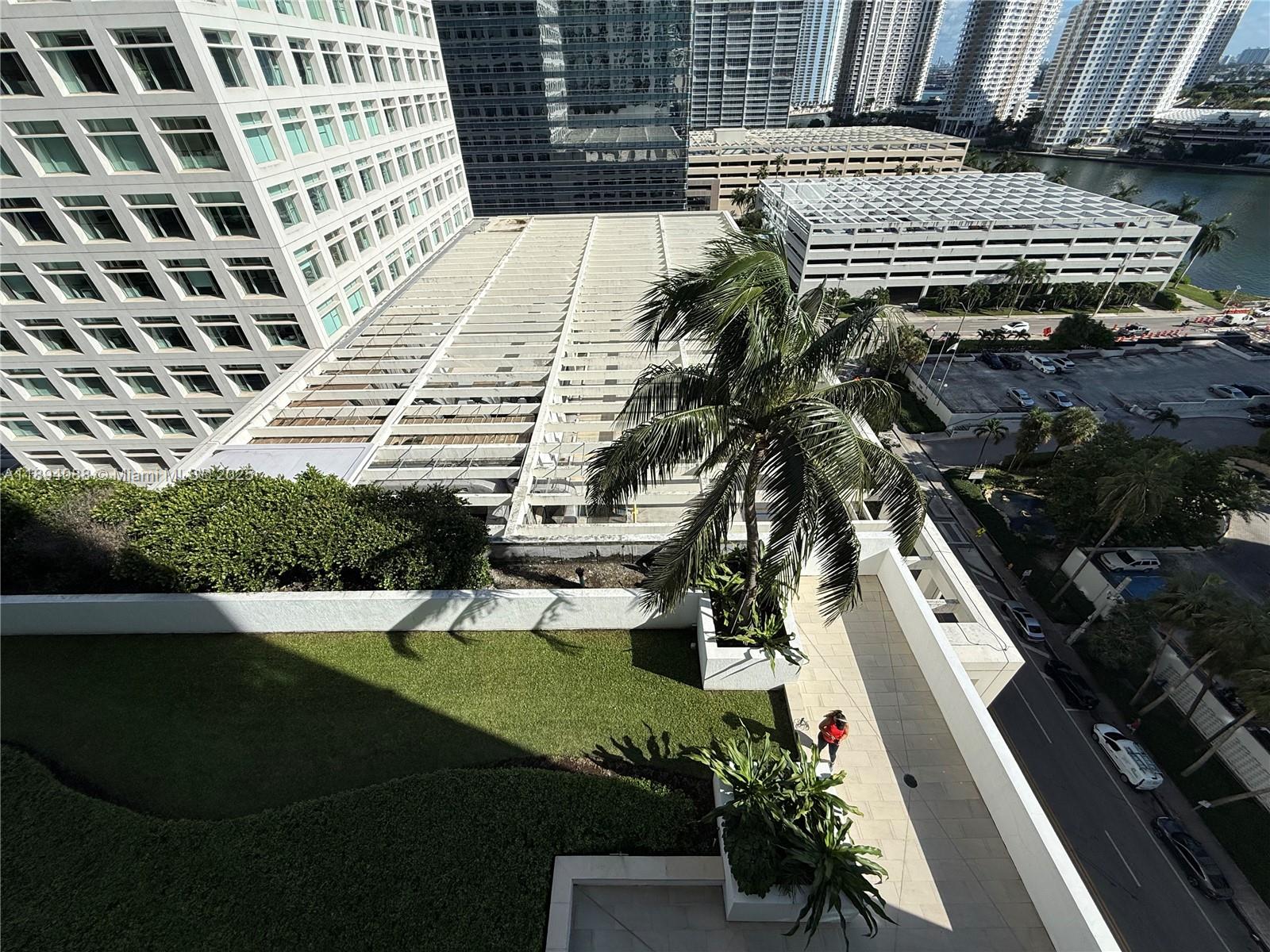 950 Brickell Bay Dr #1408, Miami FL 33131