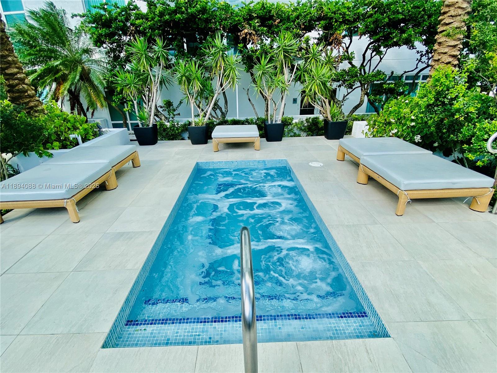 950 Brickell Bay Dr #1408, Miami FL 33131