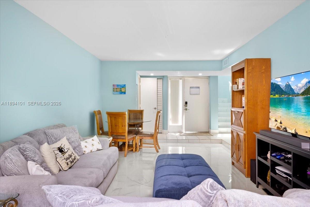 9450 Live Oak Pl #109, Davie FL 33324